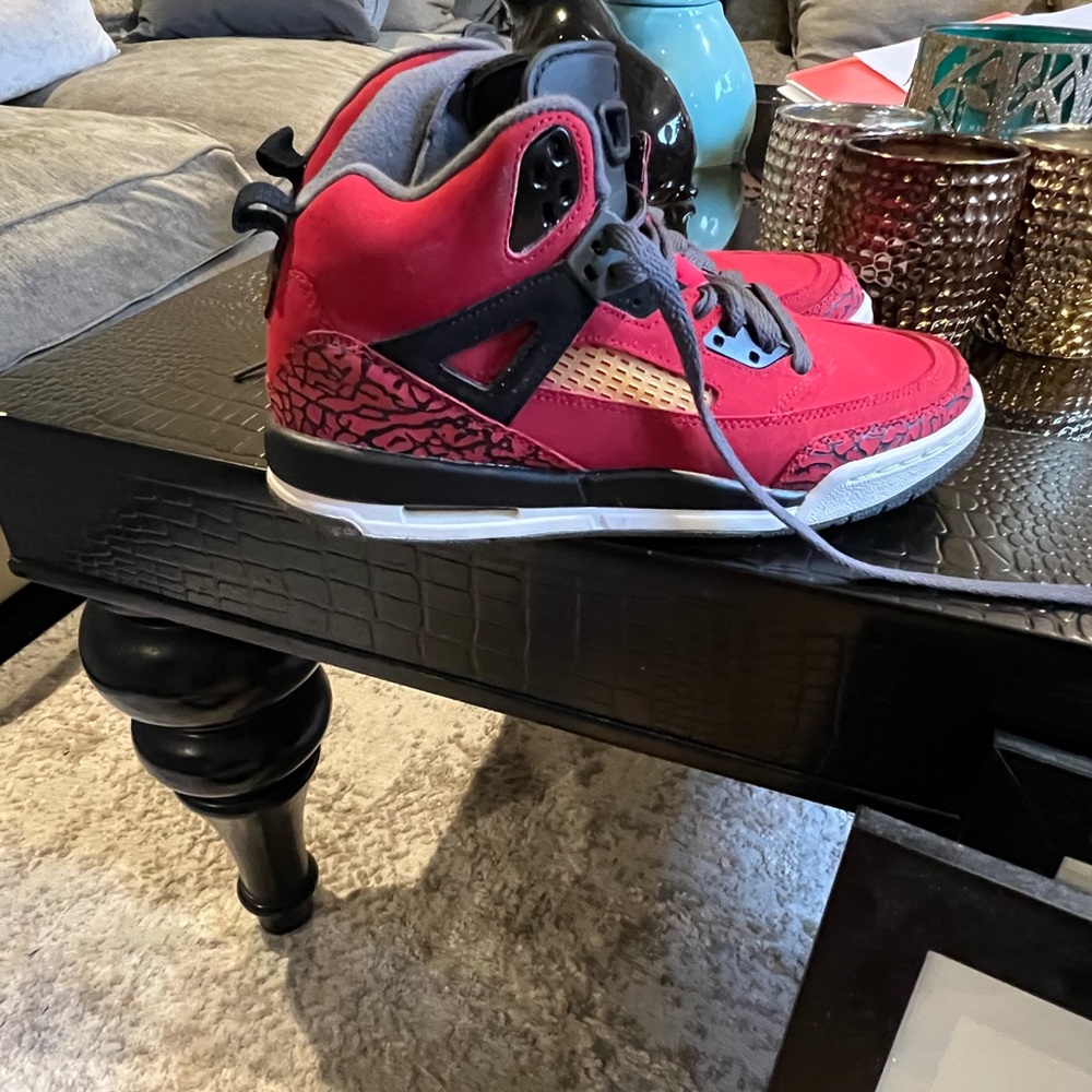 7 in youth red and black Jordan Spizikes